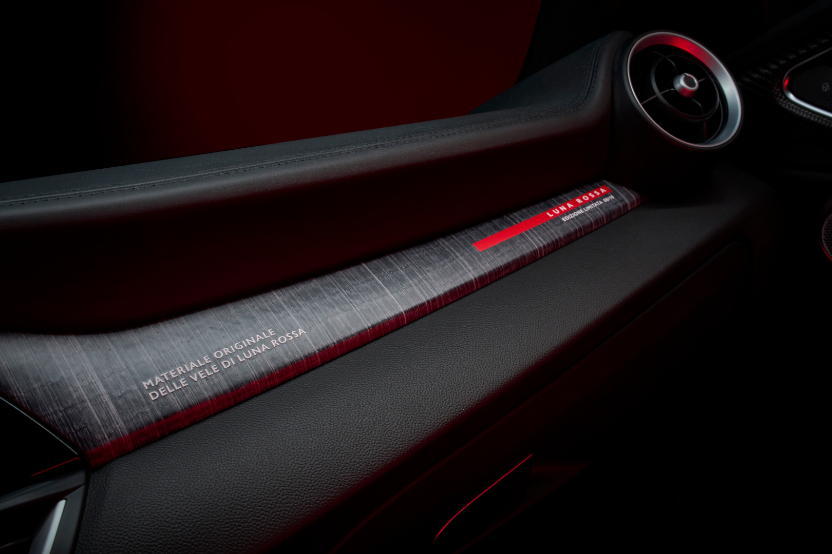 SMALL_GiuliaQuadrifoglioLunaRossa (11)